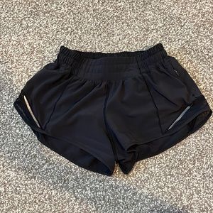 black size 2 lululemon hotty hot shorts 2.5 in